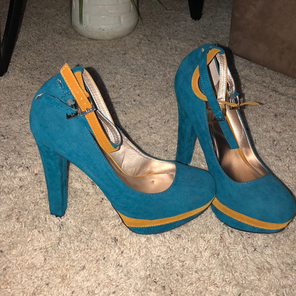 Heels - Picture 3 of 5